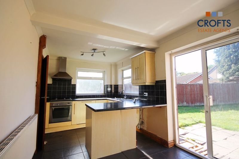 Property photo 3 of 11 Kitchen