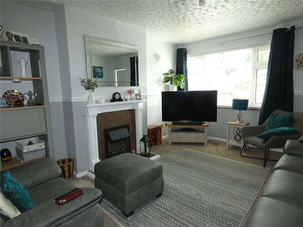 Property photo 3 of 15 Lounge