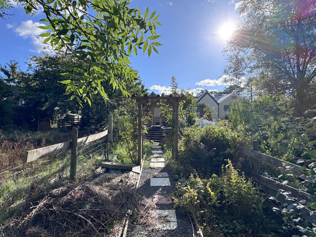 Property photo 2 of 37