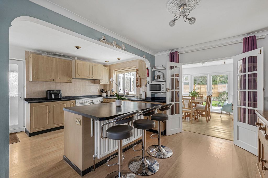 Property photo 3 of 24