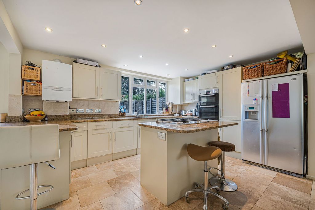 Property photo 3 of 31