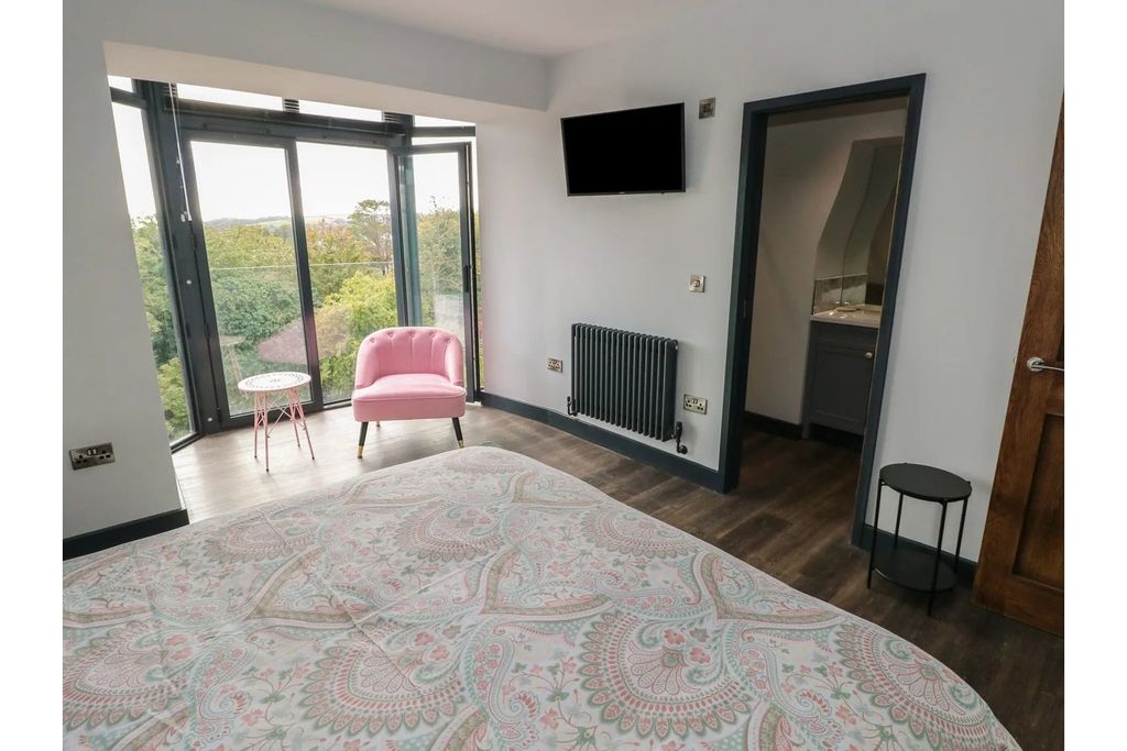 Additional image 17 of 3 bed flat for saleNarberth Road, Tenby SA70