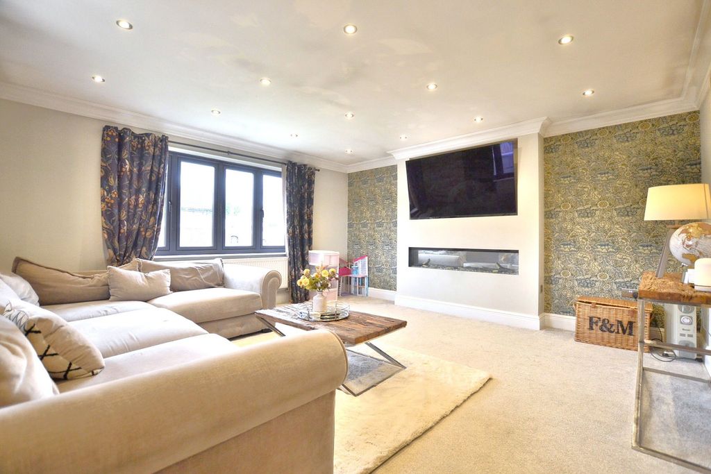 Property photo 2 of 14