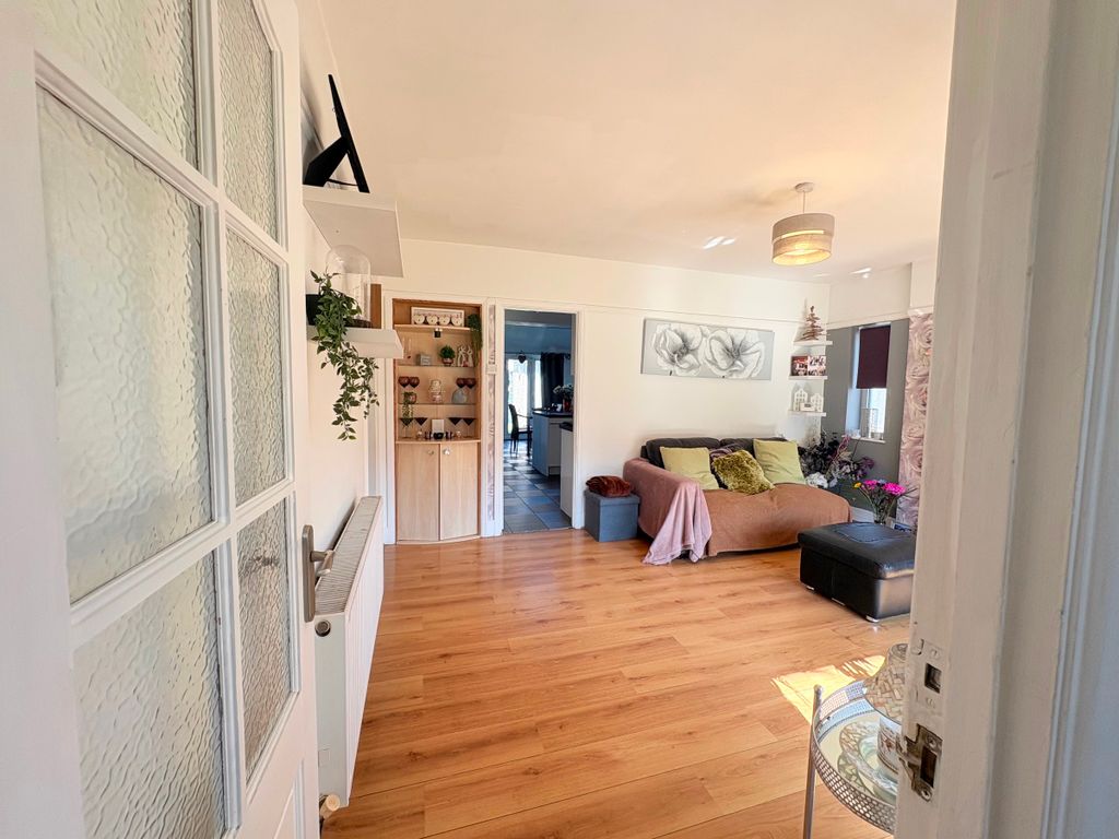 Property photo 3 of 33