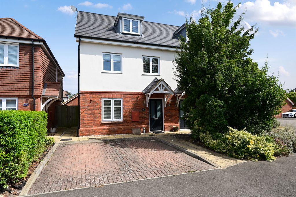 Property photo 1 of 10 8 Clarks Farm Way (13)