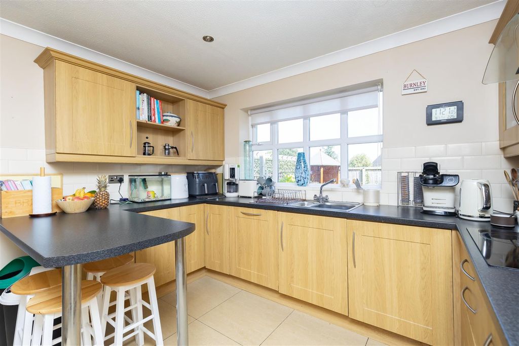 Property photo 3 of 38 Kitchen