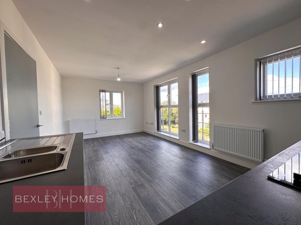 Property photo 1 of 10 Living Room