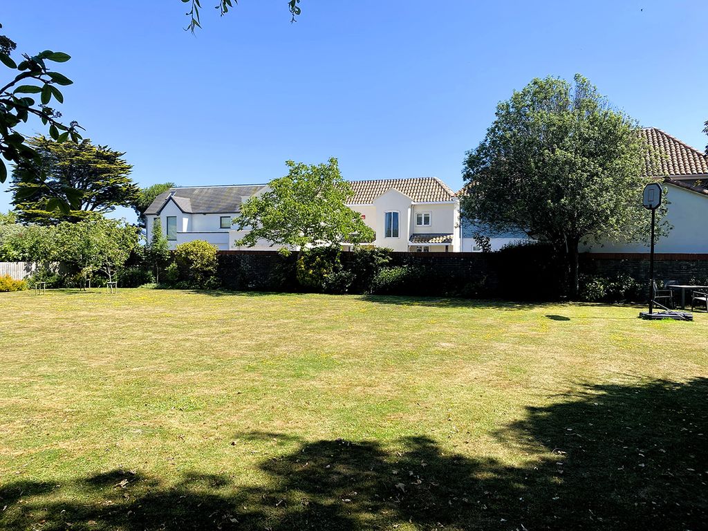 Property photo 3 of 12