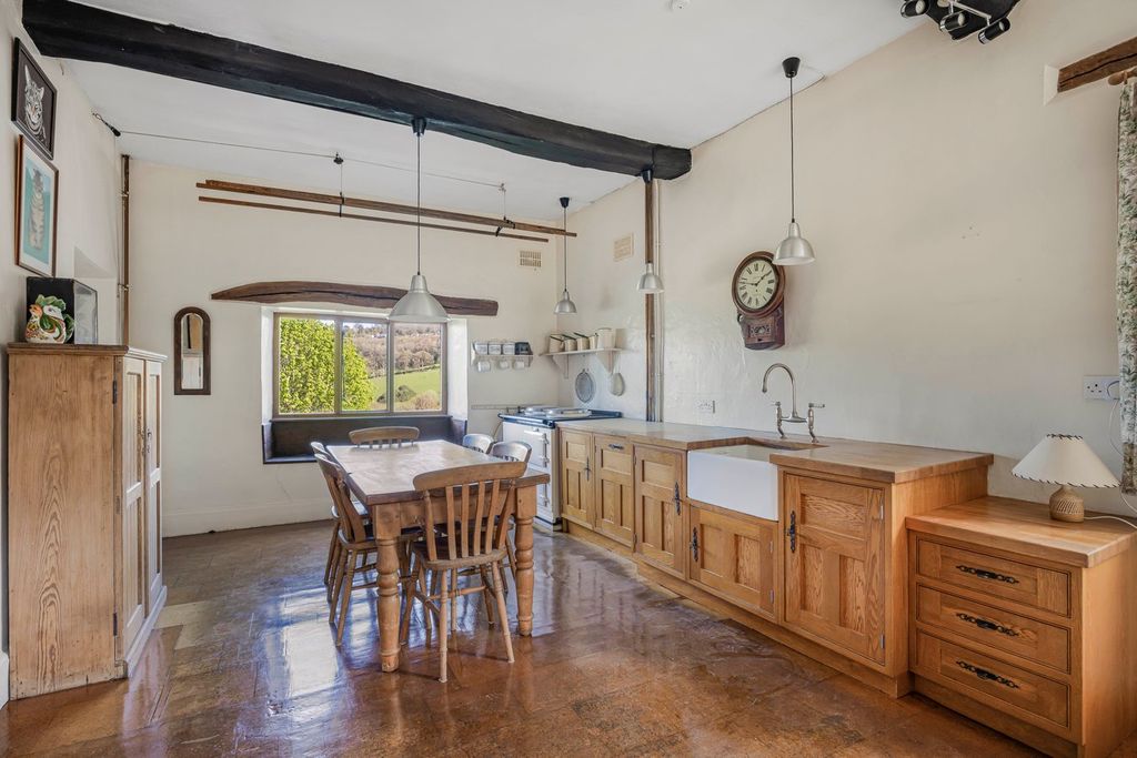 Property photo 3 of 37