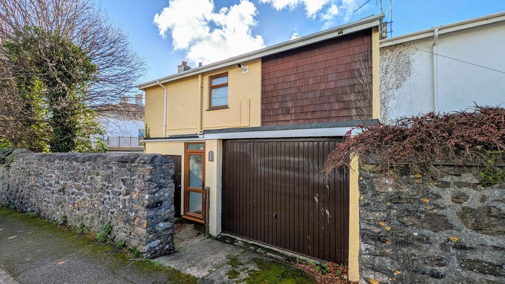 Property photo 1 of 8