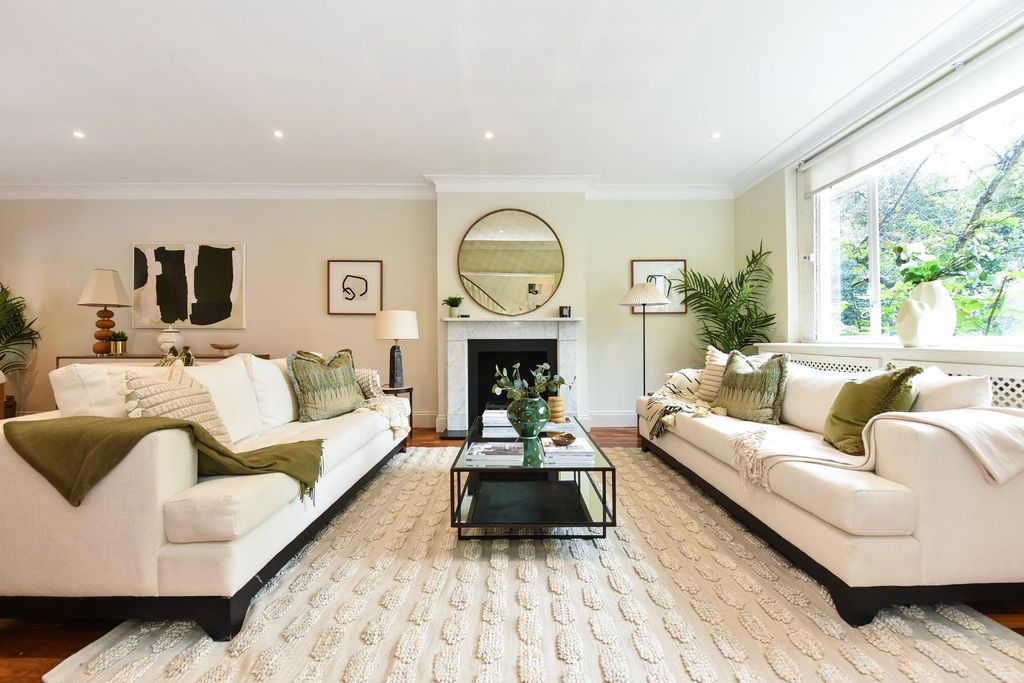 Property photo 3 of 22 8 Sussex Square (18).Jpg