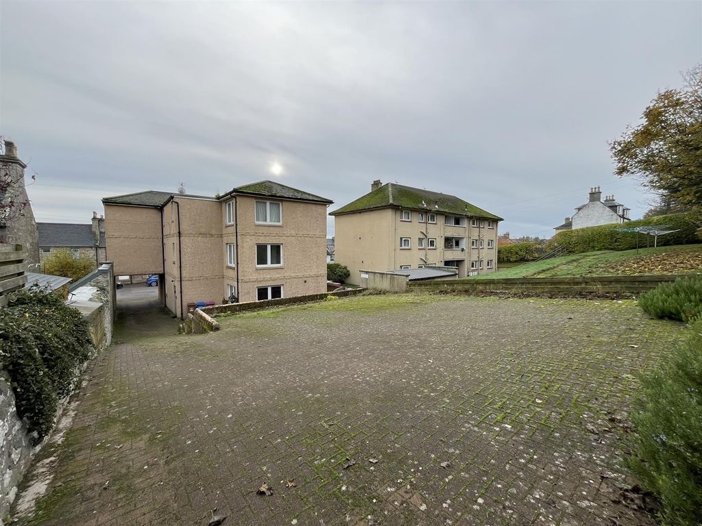 Property photo 3 of 15 Parking