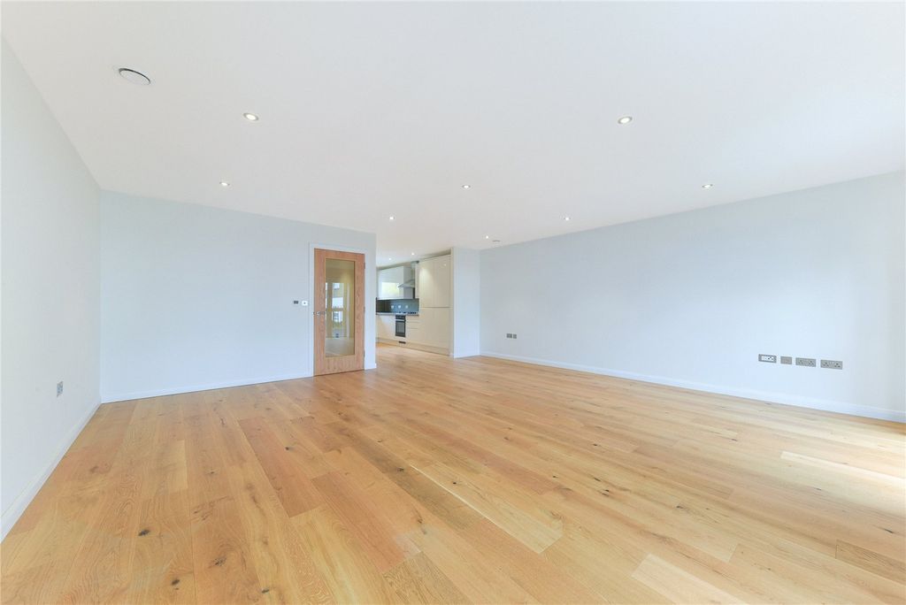 Property photo 2 of 12 Picture No. 01