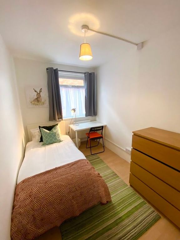 Property photo 1 of 3 This Cozy Single Bedroom Features A Comfortable Be...