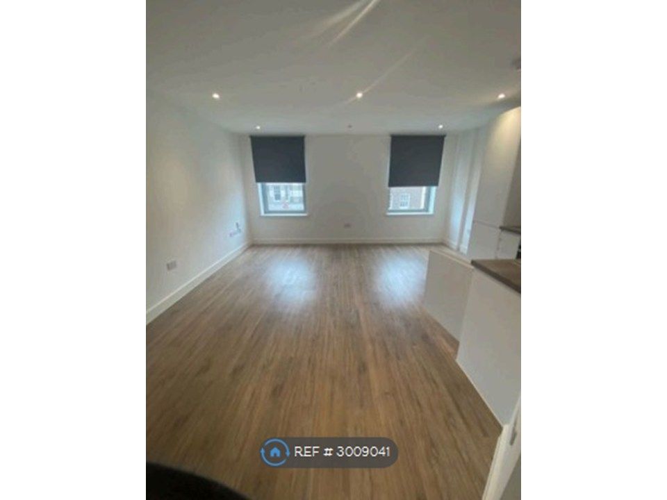 Property photo 3 of 22 Entrance - Main Room View