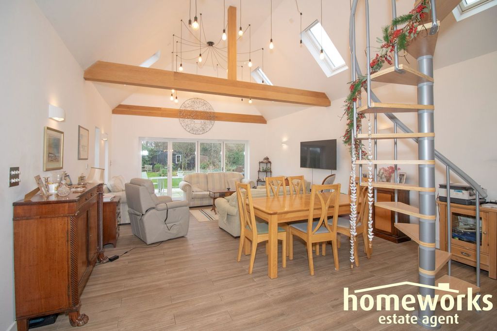 Property photo 2 of 21