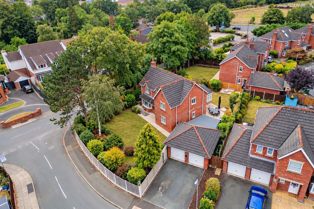 Property photo 2 of 47