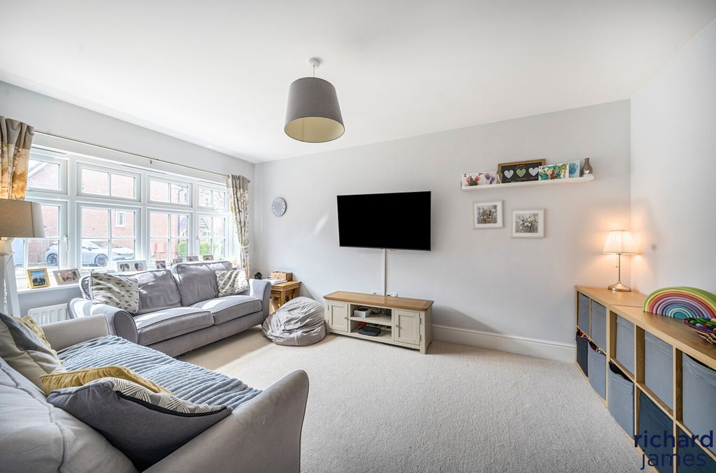 Property photo 2 of 22 80d7A99Fc3De494ba93A641700Df6339