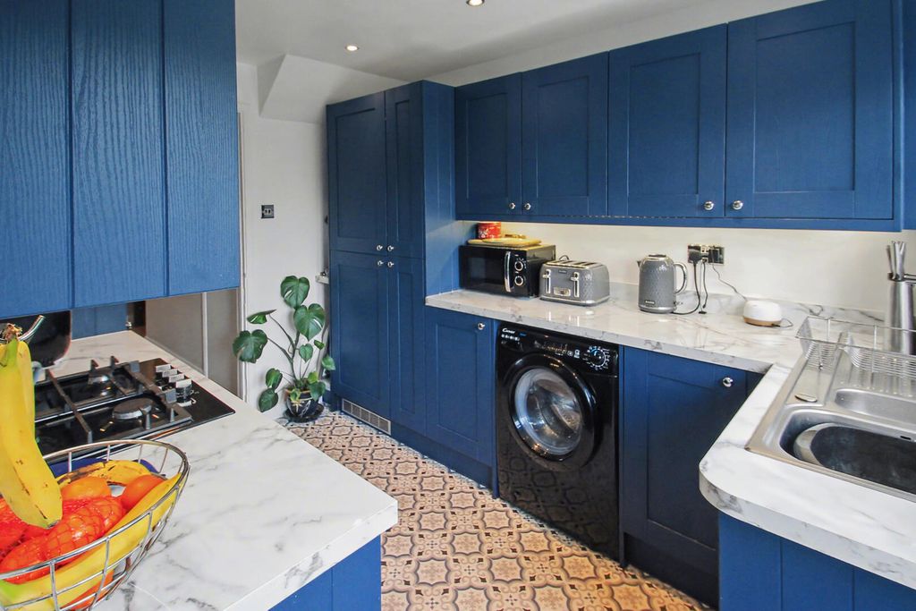 Property photo 3 of 17 Kitchen