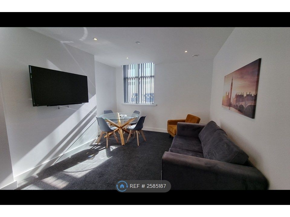 Property photo 1 of 11 Living Room
