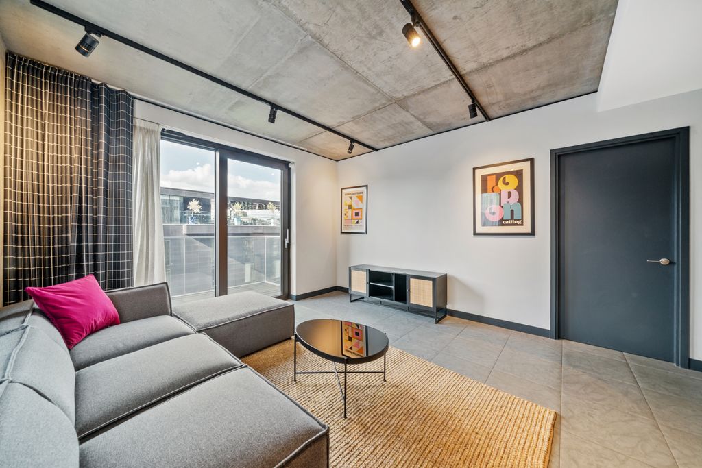 Property photo 3 of 15