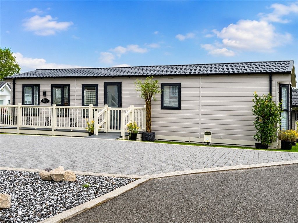 Property photo 1 of 8 External
