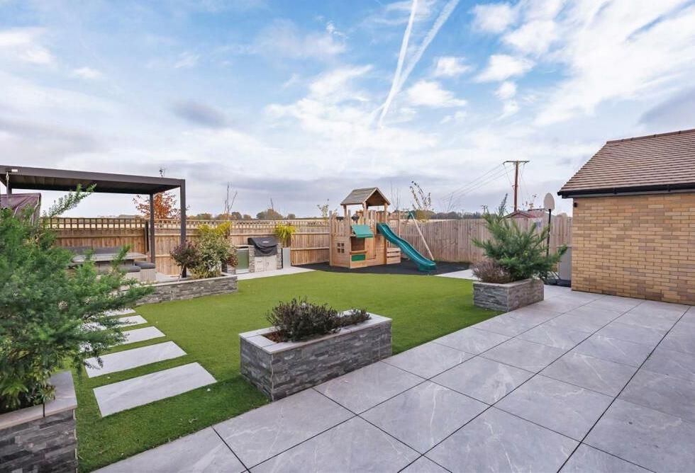 Property photo 2 of 27 Garden Dd.Jpg