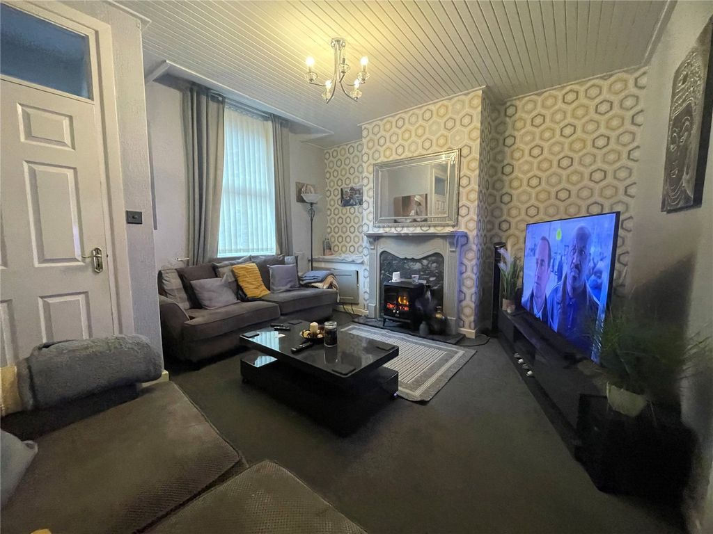 Property photo 3 of 9 Lounge