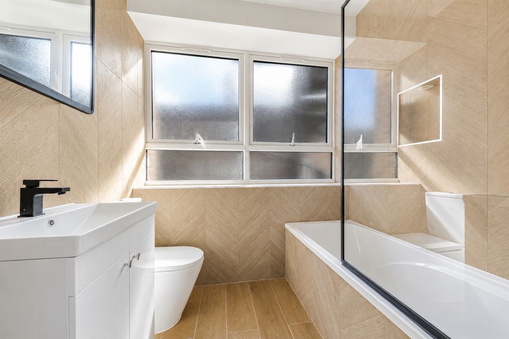 Property photo 3 of 4 Bathroom Image
