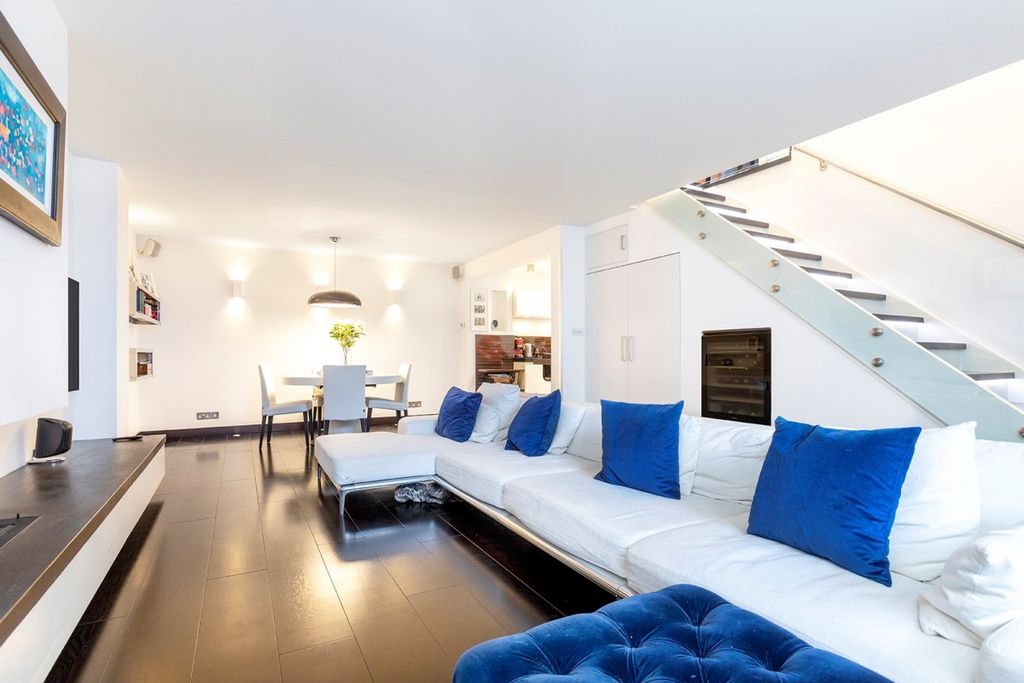 Property photo 1 of 15 Living Room