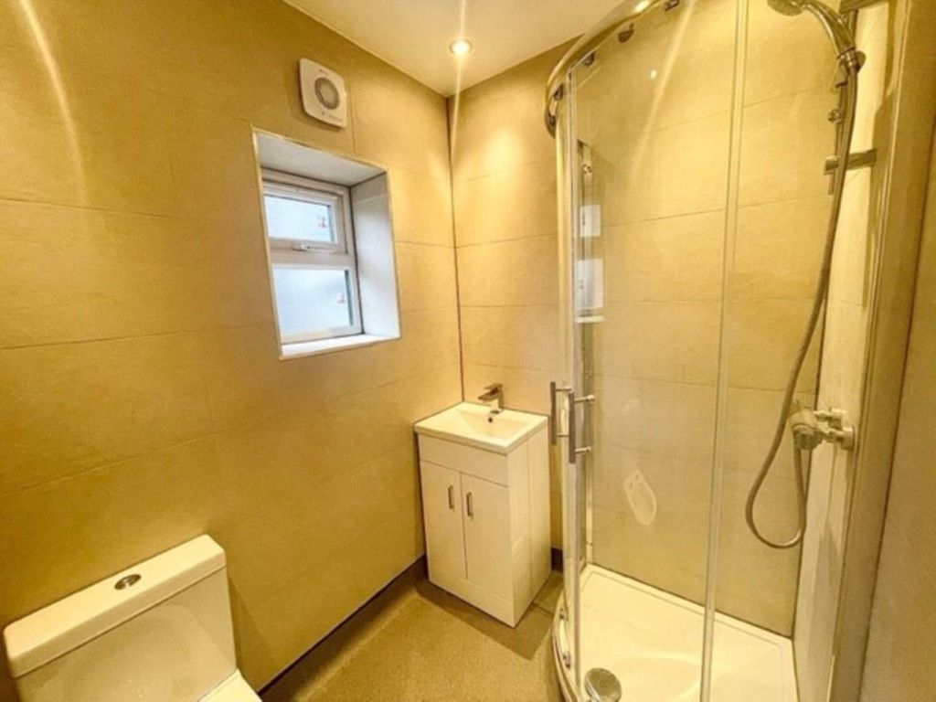 Property photo 3 of 4