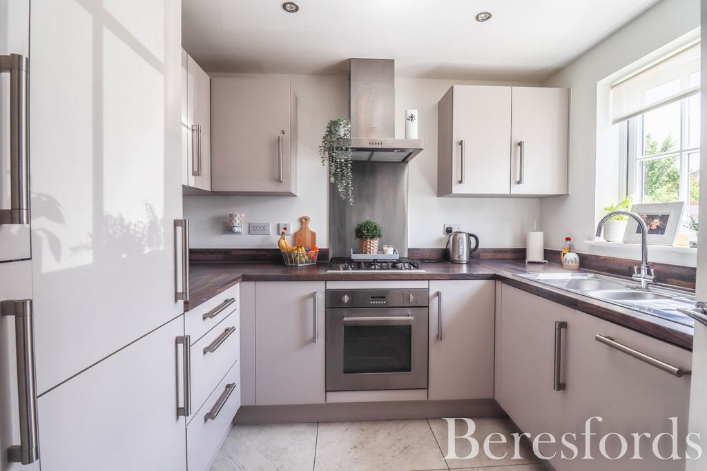 Property photo 2 of 14 Picture No. 17