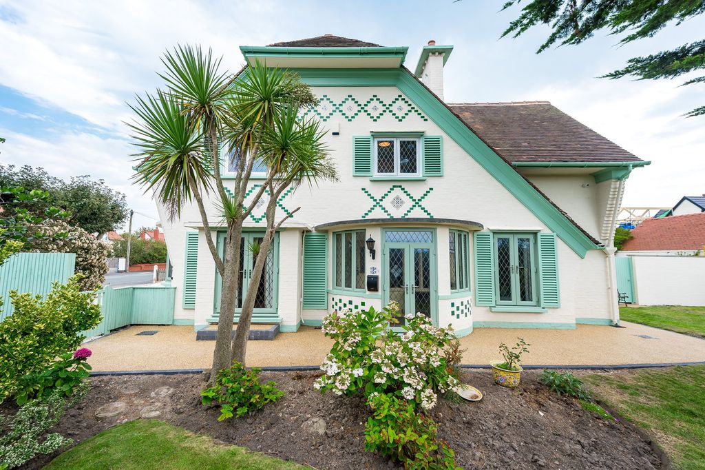 Property photo 1 of 33