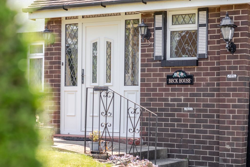 Property photo 2 of 33