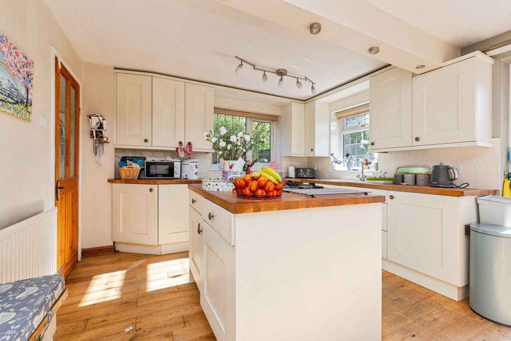 Property photo 2 of 17 Photo