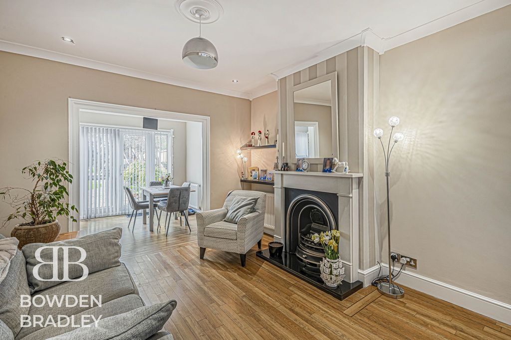 Property photo 2 of 23