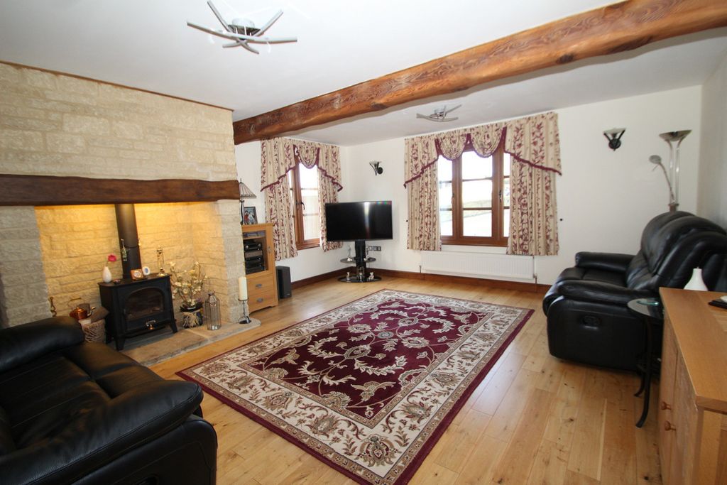 Property photo 2 of 23