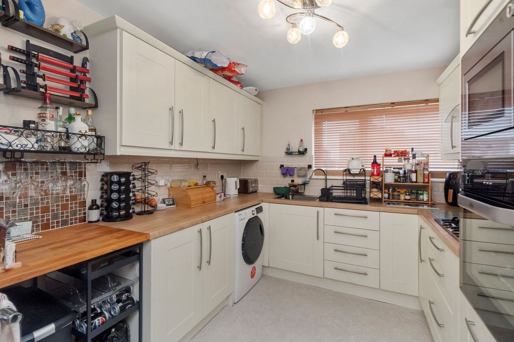 Property photo 3 of 25