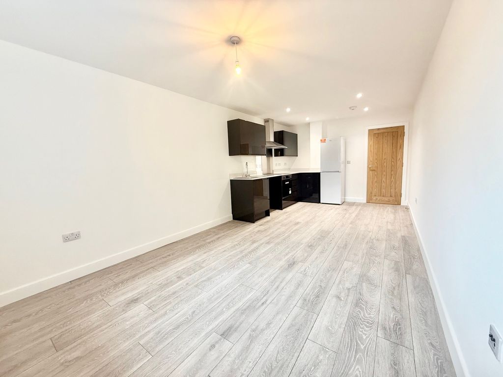 Property photo 3 of 7 Kitchen Lounge