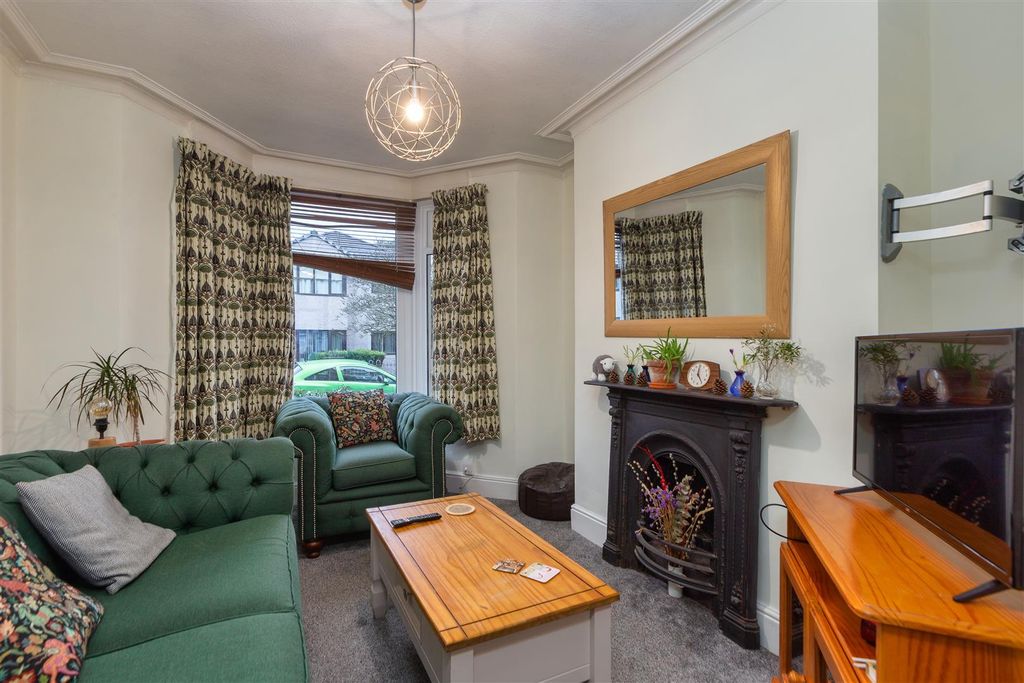 Property photo 2 of 15