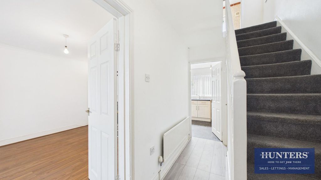 Property photo 2 of 17 Hallway