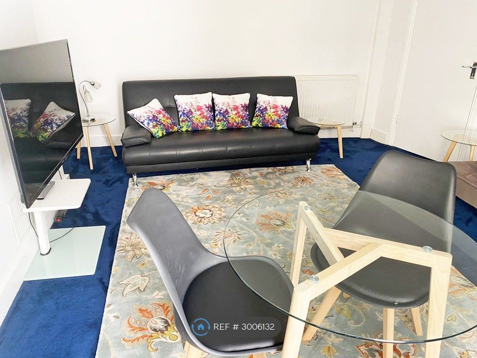 Property photo 2 of 11 Living Room: 3 Seater Sofa, Dining Table Seats 3-4