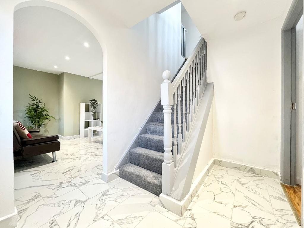 Property photo 2 of 10 Entrance Hallway