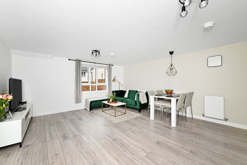 Property photo 3 of 15 Property Image 4