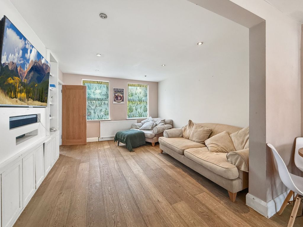 Property photo 2 of 22