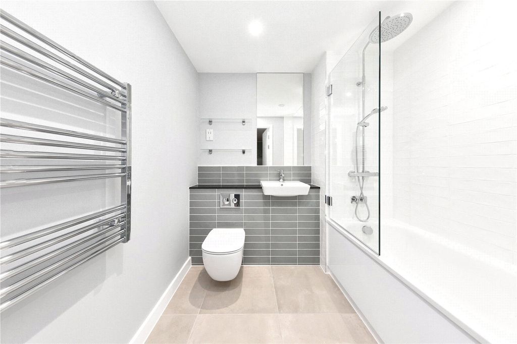 Property photo 2 of 6 Bathroom