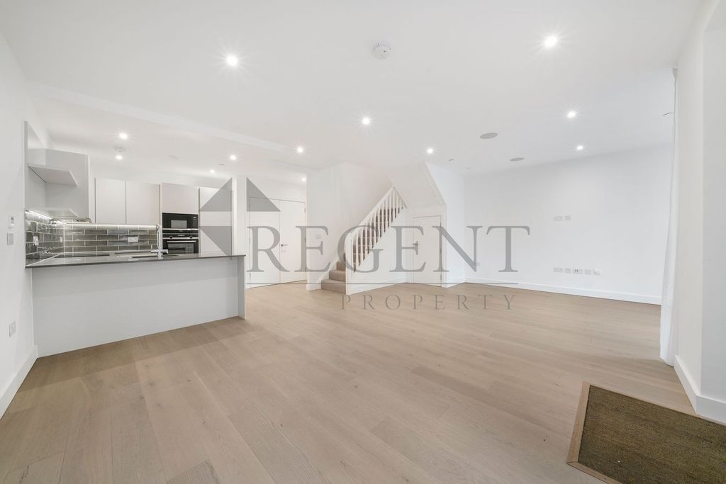 Property photo 1 of 15 (Thumbnail)