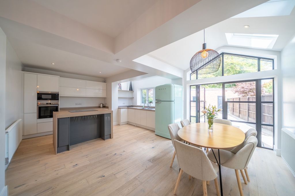 Property photo 2 of 24