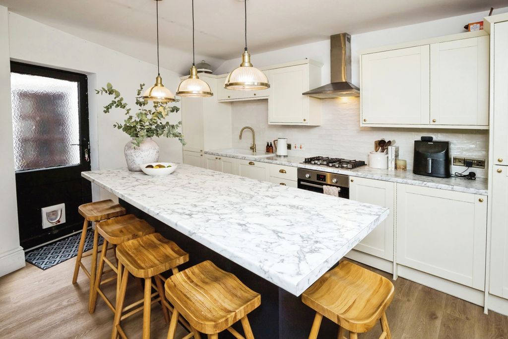 Property photo 1 of 15 Dining Kitchen