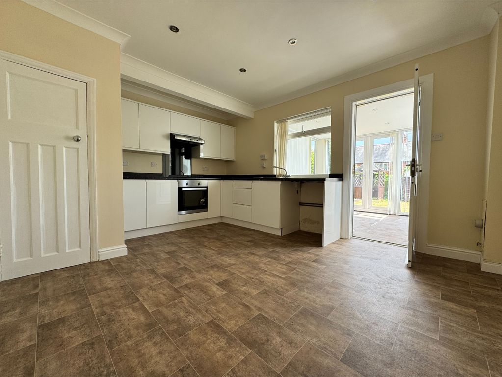 Property photo 2 of 14 Kitchen